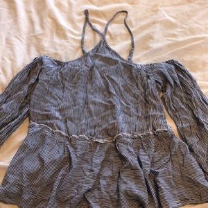 Shoulder-less stripe blouse